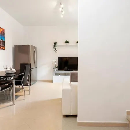 Moderno Nel Cuore Di 아파트 *